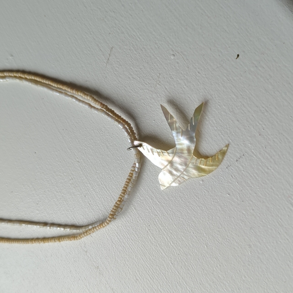 [Gift With Purchase] Bird Pendant Shell necklace